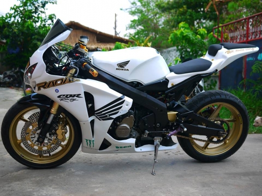 ขายcbr400ทะเบียนเครื่องสดมากของเเต่งเต็มแฟร์ลิ่งcbr1000 ขายcbr400ทะเบียนเครื่องสดมากของเเต่งเต็มแฟร์ลิ่งcbr1000