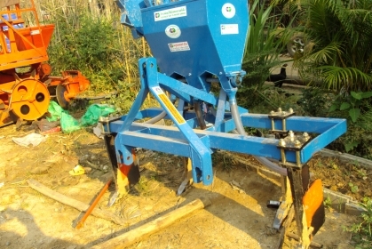 ดิฟเปอร์ฝังปุ๋ยร่องอ้อยค่อมร่อง