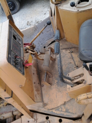 Catterpillar D6H ตีนไก่ เก่านอกใช้น้อยสภาพเต็ม เกียร์ทอค พร้อมลุย Catterpillar D6H ตีนไก่ เก่านอกใช้น้อยสภาพเต็ม เกียร์ทอค พร้อมลุย