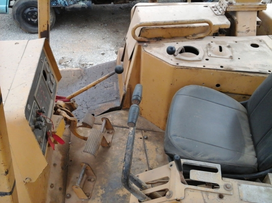 Catterpillar D6H ตีนไก่ เก่านอกใช้น้อยสภาพเต็ม เกียร์ทอค พร้อมลุย Catterpillar D6H ตีนไก่ เก่านอกใช้น้อยสภาพเต็ม เกียร์ทอค พร้อมลุย