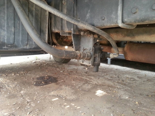 Nissan 10 ล้อ 2 เพลา ยาวพิเศษ 7.5 m พื้นเรียบ พร้อมเครน เฟอรารี้ 6 T Nissan 10 ล้อ 2 เพลา ยาวพิเศษ 7.5 m พื้นเรียบ พร้อมเครน เฟอรารี้ 6 T