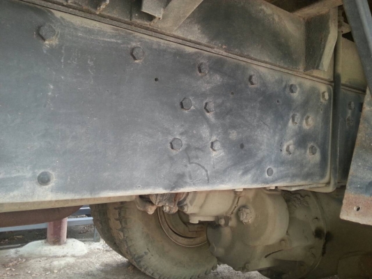 Nissan 10 ล้อ 2 เพลา ยาวพิเศษ 7.5 m พื้นเรียบ พร้อมเครน เฟอรารี้ 6 T Nissan 10 ล้อ 2 เพลา ยาวพิเศษ 7.5 m พื้นเรียบ พร้อมเครน เฟอรารี้ 6 T