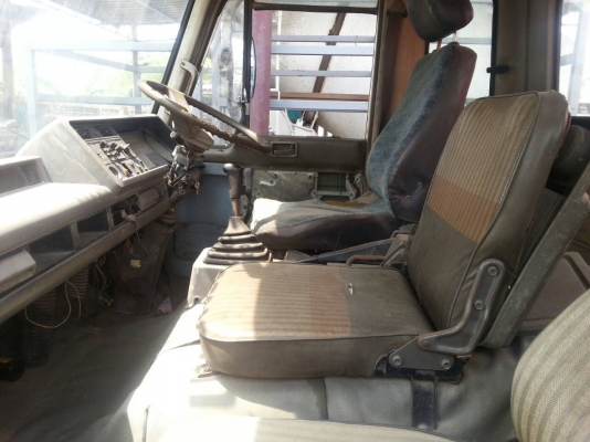 Nissan 10 ล้อ 2 เพลา ยาวพิเศษ 7.5 m พื้นเรียบ พร้อมเครน เฟอรารี้ 6 T Nissan 10 ล้อ 2 เพลา ยาวพิเศษ 7.5 m พื้นเรียบ พร้อมเครน เฟอรารี้ 6 T