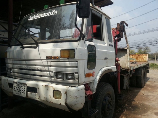 Nissan  10 ล้อ 2 เพลา ยาวพิเศษ 7.5 m พื้นเรียบ พร้อมเครน เฟอรารี้ 6 T