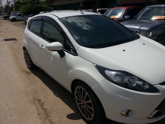 FORD FIESTA 1.6 SPORT 5DRS ปี2011 สีขาว AT