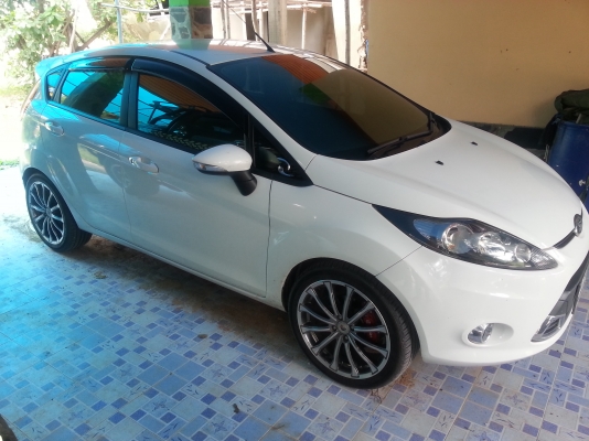 FORD FIESTA 1.6 SPORT 5DRS ปี2011 สีขาว AT FORD FIESTA 1.6 SPORT 5DRS ปี2011 สีขาว AT