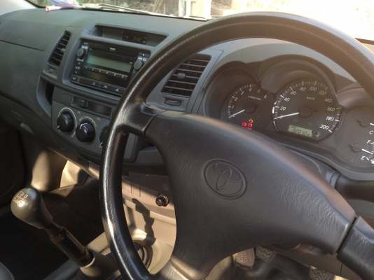 ขายดาวน์รถกะบะตอนเดียว Toyota Hilux Vigo 2.5 ปี2013หรือเงินสด 400,000บาท