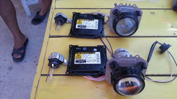 ลูกแก้วไฟโปรเจคเตอร์ บัลลาส ซีน่อน แท้ Koito