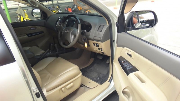 TOYOTA FORTUNER 3.0  AT 4WD ปี 2012
