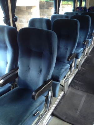 รถเเอร์ 6 ล้อมินิบัส 8 เมตร