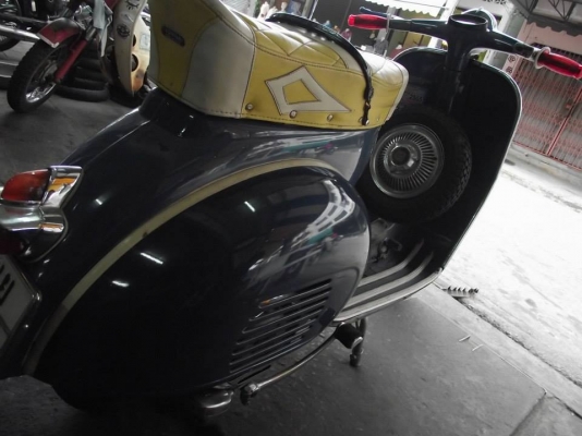 ขาย Vespa 64 ทะเบียนแท้ พร้อมโอน ของแต่งแท้ทั้งคัน(หายากมากกกครับ เฉพาะของแต่งก็หลายหมืนแล้วครับ)แก๊บหน้า แบ็มเบ้ มือเบรค ยางสวม อังกฤษ ปลอกแฮน แบ้มเบ้ สายรัดเบาะแบ้มเบ้ กันชนหน้า วีกาโน้ สภาพสวยใสไร้ที่ติ เครื่องยนต์ดี ระบบไฟติดหมด ราคาพร้อมชุดแต่งแท้ กั