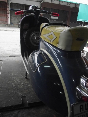 ขาย Vespa 64 ทะเบียนแท้ พร้อมโอน ของแต่งแท้ทั้งคัน(หายากมากกกครับ เฉพาะของแต่งก็หลายหมืนแล้วครับ)แก๊บหน้า แบ็มเบ้ มือเบรค ยางสวม อังกฤษ ปลอกแฮน แบ้มเบ้ สายรัดเบาะแบ้มเบ้ กันชนหน้า วีกาโน้ สภาพสวยใสไร้ที่ติ เครื่องยนต์ดี ระบบไฟติดหมด ราคาพร้อมชุดแต่งแท้ กั