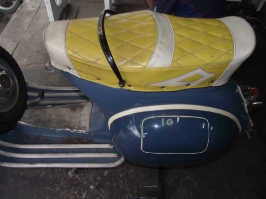 ขาย Vespa 64 ทะเบียนแท้ พร้อมโอน ของแต่งแท้ทั้งคัน(หายากมากกกครับ เฉพาะของแต่งก็หลายหมืนแล้วครับ)แก๊บหน้า แบ็มเบ้ มือเบรค ยางสวม อังกฤษ ปลอกแฮน แบ้มเบ้ สายรัดเบาะแบ้มเบ้ กันชนหน้า วีกาโน้ สภาพสวยใสไร้ที่ติ เครื่องยนต์ดี ระบบไฟติดหมด ราคาพร้อมชุดแต่งแท้ กั