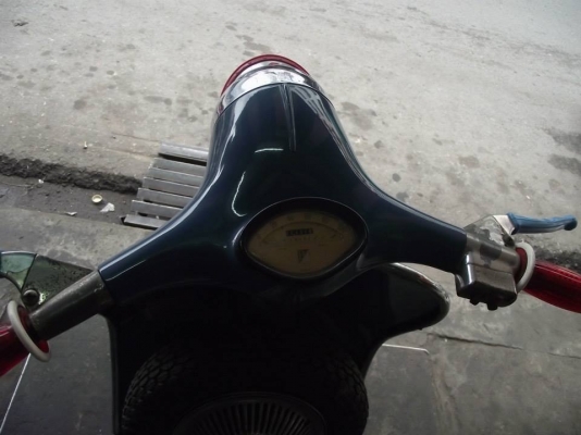 ขาย Vespa 64 ทะเบียนแท้ พร้อมโอน ของแต่งแท้ทั้งคัน(หายากมากกกครับ เฉพาะของแต่งก็หลายหมืนแล้วครับ)แก๊บหน้า แบ็มเบ้ มือเบรค ยางสวม อังกฤษ ปลอกแฮน แบ้มเบ้ สายรัดเบาะแบ้มเบ้ กันชนหน้า วีกาโน้ สภาพสวยใสไร้ที่ติ เครื่องยนต์ดี ระบบไฟติดหมด ราคาพร้อมชุดแต่งแท้ กั