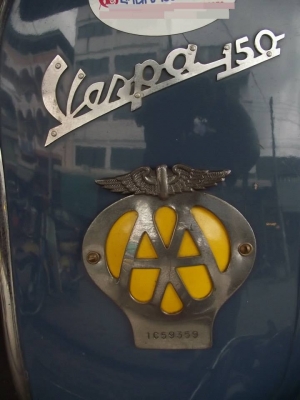 ขาย Vespa 64 ทะเบียนแท้ พร้อมโอน ของแต่งแท้ทั้งคัน(หายากมากกกครับ เฉพาะของแต่งก็หลายหมืนแล้วครับ)แก๊บหน้า แบ็มเบ้ มือเบรค ยางสวม อังกฤษ ปลอกแฮน แบ้มเบ้ สายรัดเบาะแบ้มเบ้ กันชนหน้า วีกาโน้ สภาพสวยใสไร้ที่ติ เครื่องยนต์ดี ระบบไฟติดหมด ราคาพร้อมชุดแต่งแท้ กั