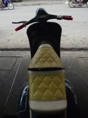 ขาย Vespa 64 ทะเบียนแท้ พร้อมโอน ของแต่งแท้ทั้งคัน(หายากมากกกครับ เฉพาะของแต่งก็หลายหมืนแล้วครับ)แก๊บหน้า แบ็มเบ้ มือเบรค ยางสวม อังกฤษ ปลอกแฮน แบ้มเบ้ สายรัดเบาะแบ้มเบ้ กันชนหน้า วีกาโน้ สภาพสวยใสไร้ที่ติ เครื่องยนต์ดี ระบบไฟติดหมด ราคาพร้อมชุดแต่งแท้ กั