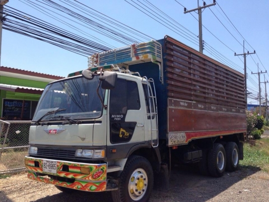 HINO 10 ล้อดั้ม 2 เพลา 195 แรง  (เกียร์อีตั้น)