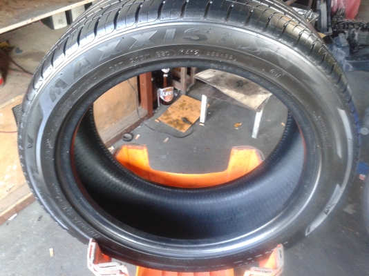 ขายเศษยาง215/50/17 ปี12  /1เส้น 900