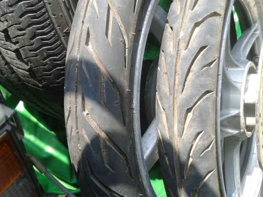 ล้อแม็กถอดจากYAMAHA  MEOพร้อมยางและจานเบรก 1800 บาท