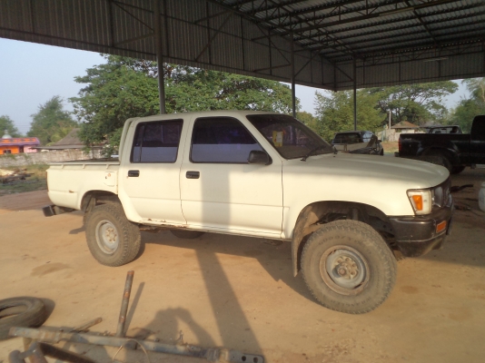 ขาย toyota  yn 106 4 ประตู