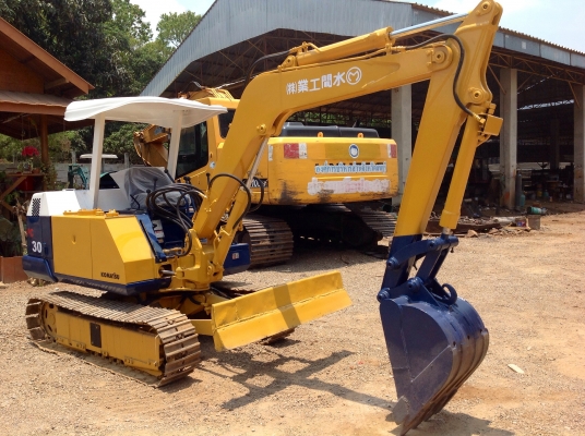 ขายรถแบ็คโฮKOMATSU PC30รุ่น1สภาพพร้อมใช้งานมีเอกสาร(มีVDOชม)สนใจติดต่อ085-5632278นายภานุกูล ราคาต่อรองได้