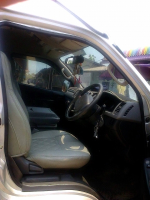 **670,000 บ.ต่อรอง**ขายรถตู้สวยๆ TOYOTA COMMUTER 2.5 D4D หลังคาสูง ปี49/06 แต่งVIP เครื่องเดิมเกียร์เดิม แน่นๆ แรง ไม่เยิ้ม ช่วงล่างหนึบ ภายในสวย คอนโซลเต็ม เครื่องเสียง แอร์เย็น สีสันสวยบาง หน้า-หลังเดิมไม่เคยชหนัก ล้อแม็ก ยางดี4เส้น พร้อมใช้งาน เอกสารคร **670,000 บ.ต่อรอง**ขายรถตู้สวยๆ TOYOTA COMMUTER 2.5 D4D หลังคาสูง ปี49/06 แต่งVIP เครื่องเดิมเกียร์เดิม แน่นๆ แรง ไม่เยิ้ม ช่วงล่างหนึบ ภายในสวย คอนโซลเต็ม เครื่องเสียง แอร์เย็น สีสันสวยบาง หน้า-หลังเดิมไม่เคยชหนัก ล้อแม็ก ยางดี4เส้น พร้อมใช้งาน เอกสารคร