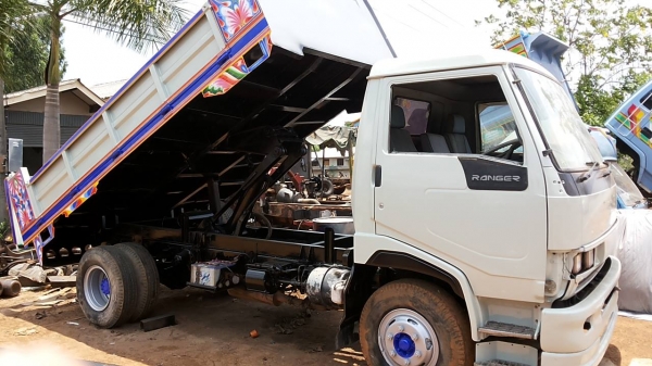 ***ขายแล้วครับขอบคุณ Truck2hand ขาย6ล้อดั้ม HINO FC2WEKA 120 ห้างแท้ ปี36 เครื่องเดิมเกียร์เดิม WO4D 120 แรง แห้งๆ แน่นๆ ช่วงล่างใหญ่ คัสซีใหญ่ สวยเดิมๆโรงงาน ไม่มีปะไมีมีดาม ไม่มีบวม กระบะดั้มเหล็กบิ้วใหม่ กว้าง2.20ม. ยาว 4.15ม. พื้นสวย กระบอกดั้ม6ตัน ยิ ***ขายแล้วครับขอบคุณ Truck2hand ขาย6ล้อดั้ม HINO FC2WEKA 120 ห้างแท้ ปี36 เครื่องเดิมเกียร์เดิม WO4D 120 แรง แห้งๆ แน่นๆ ช่วงล่างใหญ่ คัสซีใหญ่ สวยเดิมๆโรงงาน ไม่มีปะไมีมีดาม ไม่มีบวม กระบะดั้มเหล็กบิ้วใหม่ กว้าง2.20ม. ยาว 4.15ม. พื้นสวย กระบอกดั้ม6ตัน ยิ