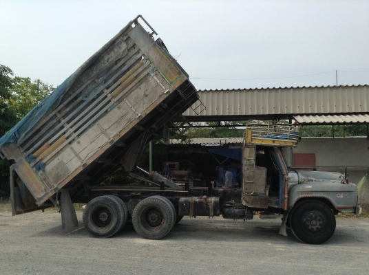 ขาย 10 ล้อหัวยาวดั้ม เพลาเดียว คัสซีสวย เครื่อง 6BD1 165 HP มีปั้มลม เบรคลมดัน เกียร์ร็อค ช่วงล่าง FUSO ยกแท่น พาวเวอร์ ทะเบียนพร้อมโอน