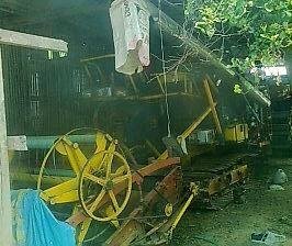 **420,000 บ.ต่อรอง**ขายรถเกี่ยวเกษตรพัฒนา"ไอ้หนุ่มไวไฟ" เครื่องHO7C 185เทอโบ ตัวเดิน10HT อุ้ม2.5ตัน ปั้มอีตั้น22 โซ่ D2 เครื่องแน่นดี แรง ปั้มดีแรงดี ช่วงล่างดี มีตำหนิ เฟรมซ้ายมีร้าวนิดหน่อย โซ่ ใบแทร็ก โรลเลอร์ 70\% สีสันดีพอใช้ รถใช้งานได้ปกติ