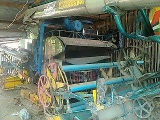 **420,000 บ.ต่อรอง**ขายรถเกี่ยวเกษตรพัฒนา"ไอ้หนุ่มไวไฟ" เครื่องHO7C 185เทอโบ ตัวเดิน10HT อุ้ม2.5ตัน ปั้มอีตั้น22 โซ่ D2 เครื่องแน่นดี แรง ปั้มดีแรงดี ช่วงล่างดี มีตำหนิ เฟรมซ้ายมีร้าวนิดหน่อย โซ่ ใบแทร็ก โรลเลอร์ 70\% สีสันดีพอใช้ รถใช้งานได้ปกติ