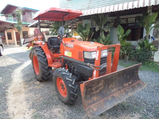 ขาย255000บาทรถไถ34แรง สภาพดีอุปกรครบพร้อมใช้งาน