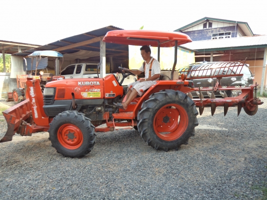 ขาย255000บาทรถไถ34แรง สภาพดีอุปกรครบพร้อมใช้งาน