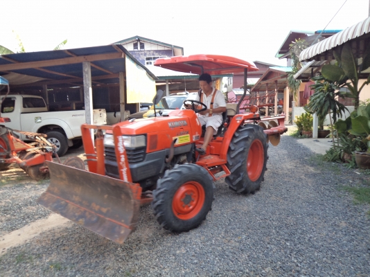 ขาย255000บาทรถไถ34แรง สภาพดีอุปกรครบพร้อมใช้งาน