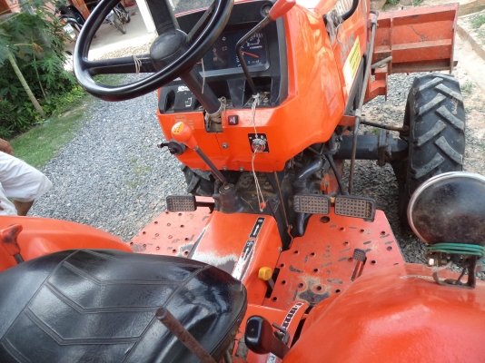 ขาย255000บาทรถไถ34แรง สภาพดีอุปกรครบพร้อมใช้งาน