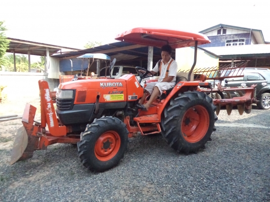 ขาย255000บาทรถไถ34แรง สภาพดีอุปกรครบพร้อมใช้งาน