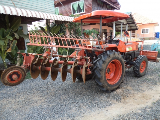 ขาย255000บาทรถไถ34แรง สภาพดีอุปกรครบพร้อมใช้งาน