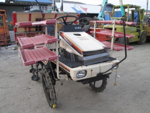 รถปลูกข้าวดำนาแบบนั่งขับ !!! รหัสสินค้า : 13001262 ยี่ห้อ : YANMAR รุ่น : APR5G