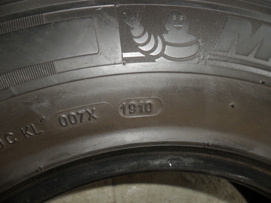 ยาง MICHELIN 195R14 ปี10 สวยๆ 1 คู่ ราคา 1700 บาท