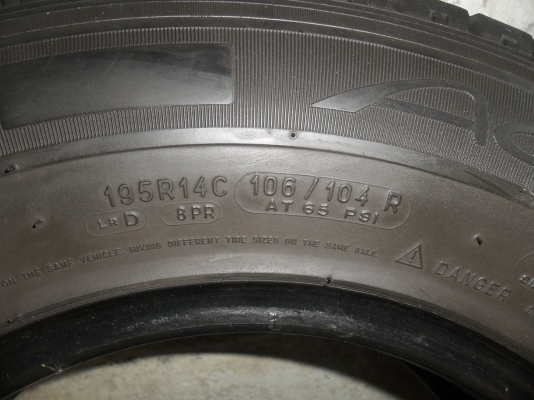 ยาง MICHELIN 195R14 ปี10 สวยๆ 1 คู่ ราคา 1700 บาท