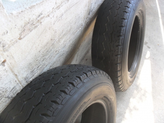 ยาง DUNLOP 195R15 ปี11 สวยๆ 1 คู่ ราคา 950 บาท