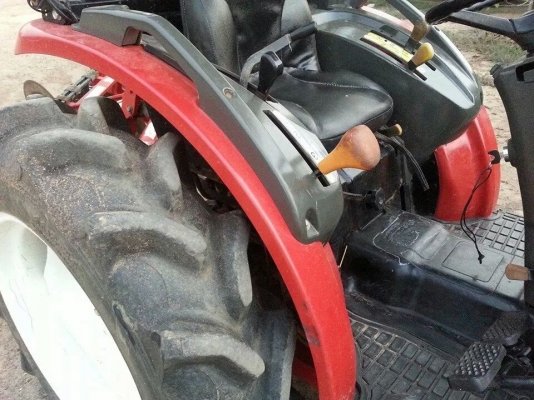 ยันร์ม่า 352 t  ใบมีด ผาน 5 สภาพเดิมๆใช้งานใด้ปรกติ..เอาตัวรถใบมีด 195000 ครับ