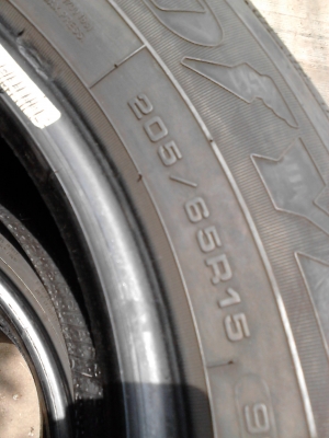205/65R15 GOODYEAR DURAPLUS ปียังใหม่ ดอกหนาใช้ได้ มี ชุด 4 เส้น TEL.081-427-3941 205/65R15 GOODYEAR DURAPLUS ปียังใหม่ ดอกหนาใช้ได้ มี ชุด 4 เส้น TEL.081-427-3941