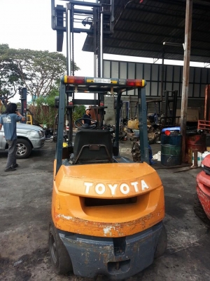 ฟอล์คลิฟต์ 2.5 ตัน  TOYOTA 7FG25  รถนอก เก่าญี่ปุ่น
