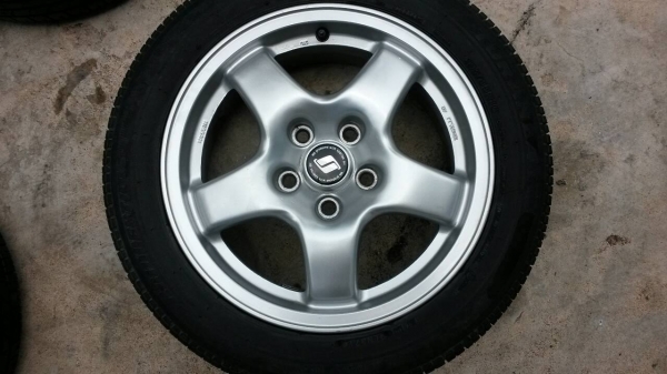 ล้อSkyline GTS ขอบ16ล้อสภาพสวยพร้อมฝาไม่เคยซ่อม +พร้อมยาง195/55/16ยางสภาพพอใช้ ขาย8500 สนใจโทร 0816898024