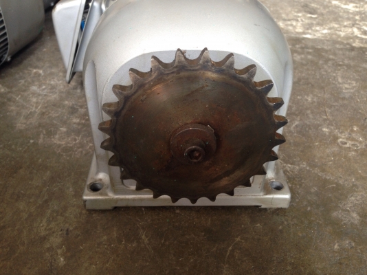 ขายมอเตอร์เกียร์ Mitsubishi 1 HP. 380 V อัตราทด 1:25 มีเบรคในตัว วิ่งนิ่ม สภาพสวย พร้อมใช้งาน มี 5 ตัวครับ