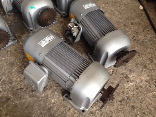 ขายมอเตอร์เกียร์ Mitsubishi 1 HP. 380 V อัตราทด 1:25 มีเบรคในตัว วิ่งนิ่ม สภาพสวย พร้อมใช้งาน มี 5 ตัวครับ