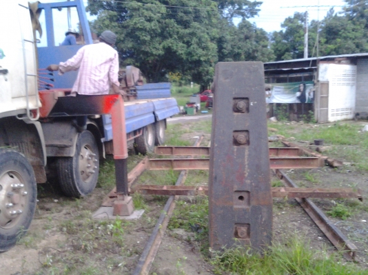 ปั้นจั่นตอกเสาเข็มปากช่อง