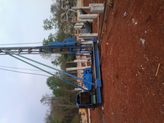 ปั้นจั่นตอกเสาเข็มปากช่อง