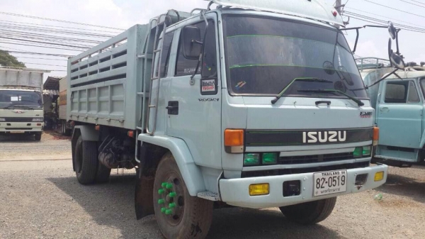 ขายรถ 6 ล้อ ISUZU ดั้มพ์ 195 แรง นางฟ้า