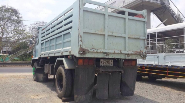 ขายรถ 6 ล้อ ISUZU ดั้มพ์ 195 แรง นางฟ้า